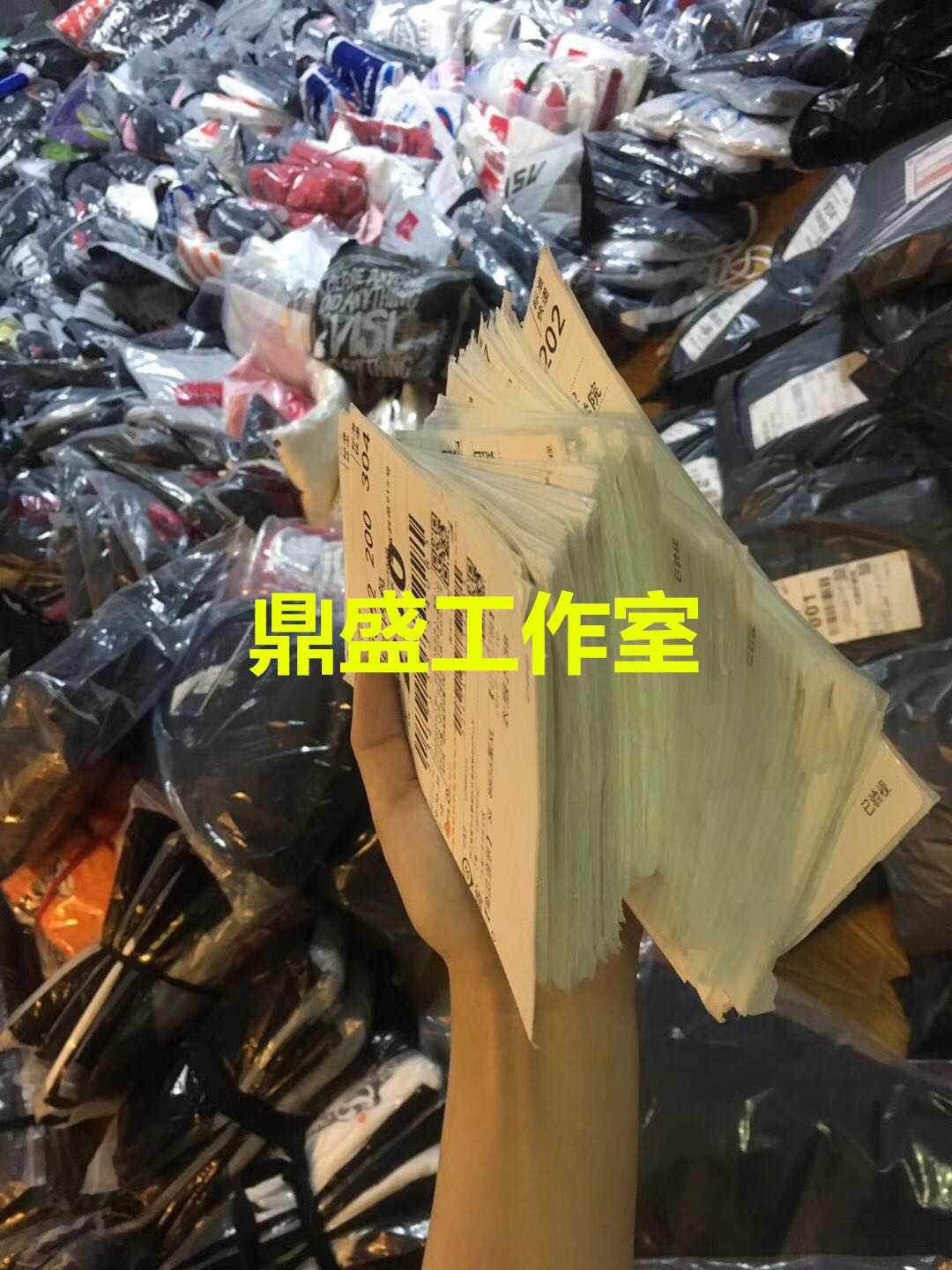 原单货源 悄悄说一下大牌衣服厂家在哪